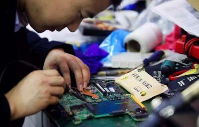 維修筆記本電腦,卻被修出一個(gè)新的傷口,尷尬的是新傷不能修了!